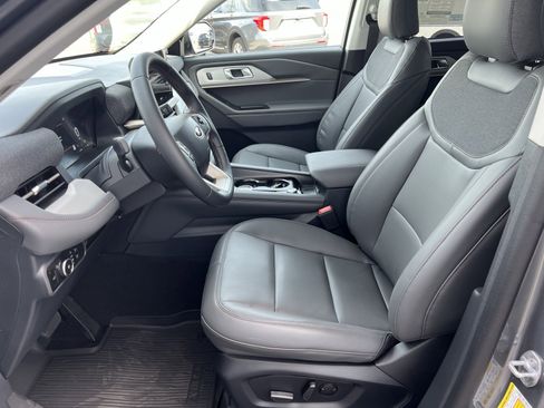 New 2025 Ford Explorer Active image 10
