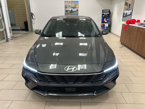 New 2026 Hyundai Elantra Limited FWD image 3