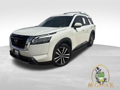 Used 2023 Nissan Pathfinder Platinum