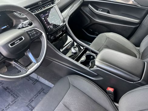 Certified 2023 Jeep Grand Cherokee Laredo w/ Luxury Tech Group I AWD/4WD image 11