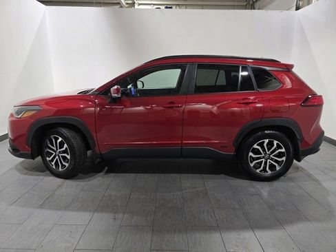 Used 2023 Toyota Corolla Cross SE image 2