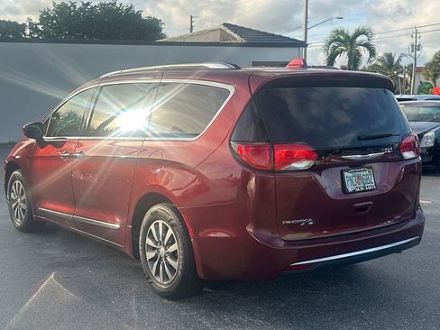 Used 2019 Chrysler Pacifica Touring-L Plus image 3