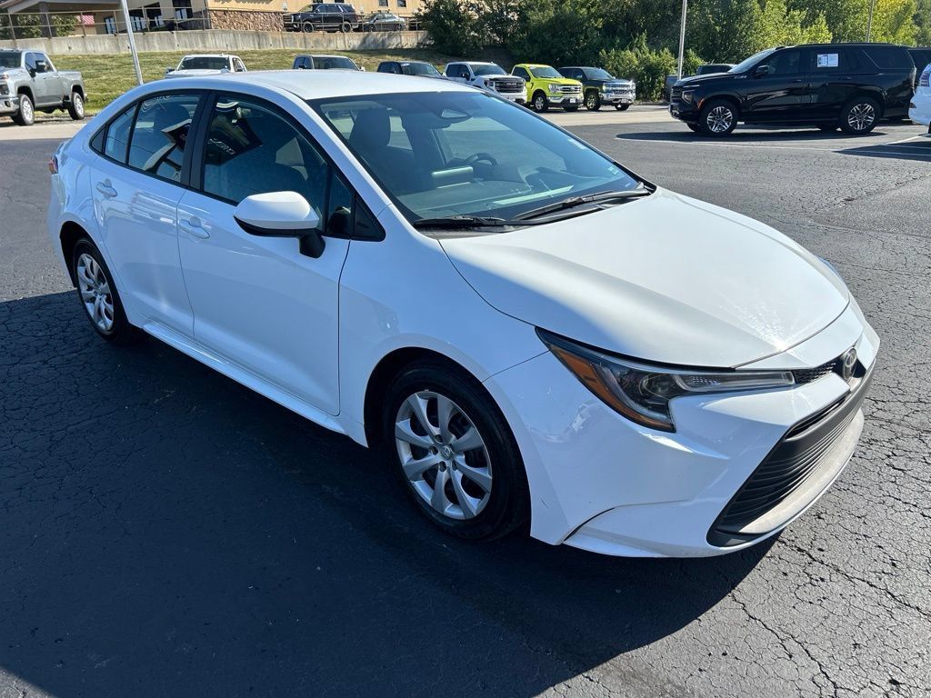 Used 2025 Toyota Corolla LE FWD image 3