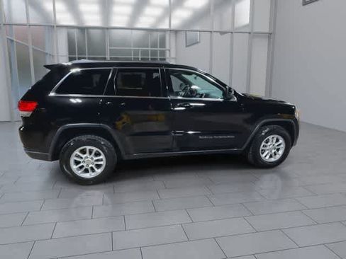 Used 2019 Jeep Grand Cherokee Laredo AWD/4WD image 9