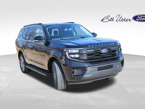 New 2026 Ford Expedition Active image 2
