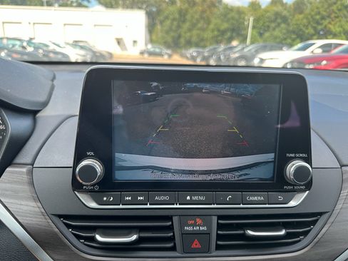 Used 2025 Nissan Altima 2.5 SV image 13