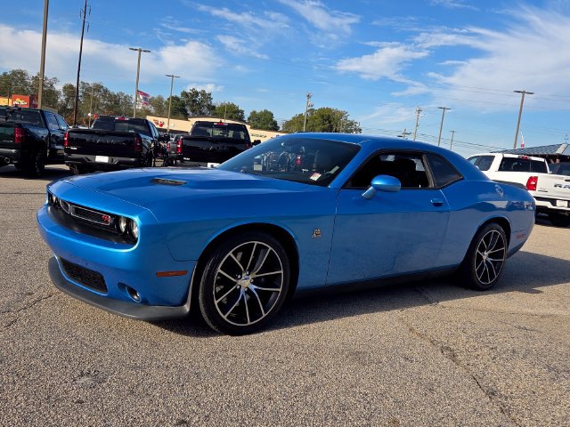 Used 2016 Dodge Challenger R/T Scat Pack w/ Leather Interior Group RWD image 3