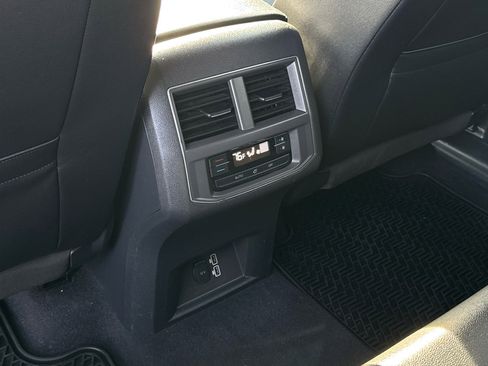 Used 2019 Volkswagen Atlas SE w/ Towing Package image 19