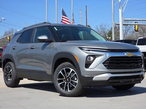 New 2026 Chevrolet TrailBlazer LT FWD image 2