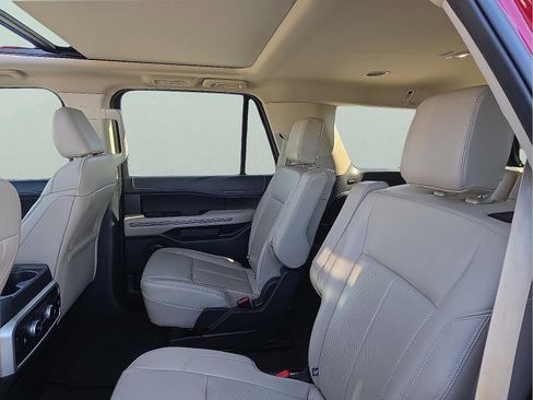 Used 2022 Ford Expedition XLT image 10
