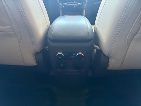 Used 2022 Ford Explorer Platinum w/ Equipment Group 601A AWD/4WD image 22