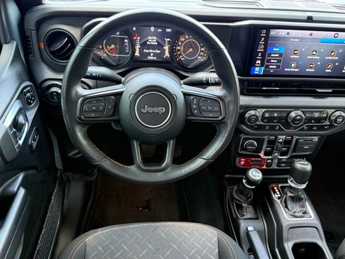 Used 2024 Jeep Gladiator Mojave w/ Safety Group AWD/4WD image 7