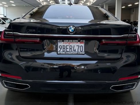 Used 2020 BMW 740i w/ Premium Package image 5