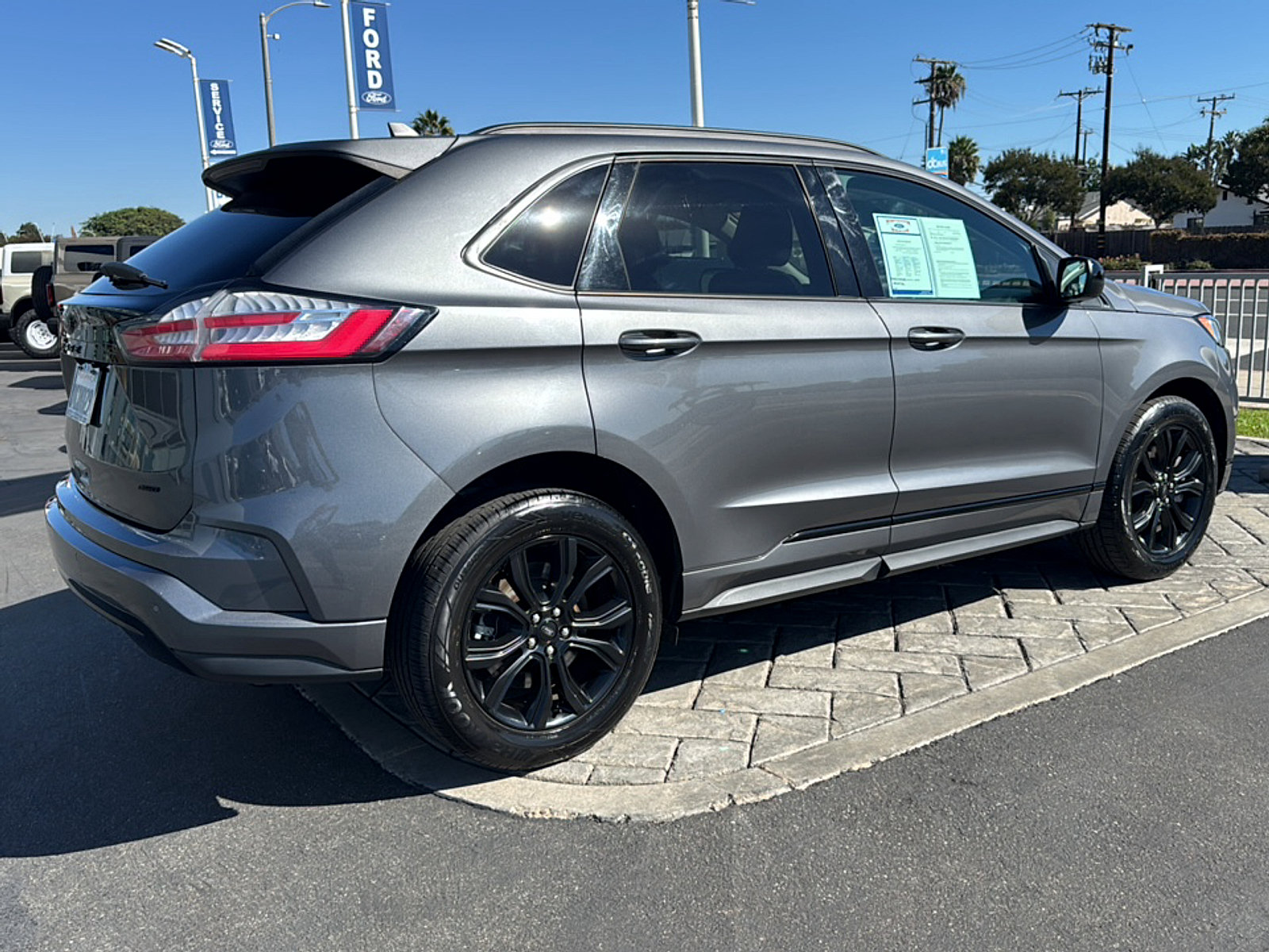 Used 2024 Ford Edge SE w/ Black Appearance Package AWD/4WD image 2