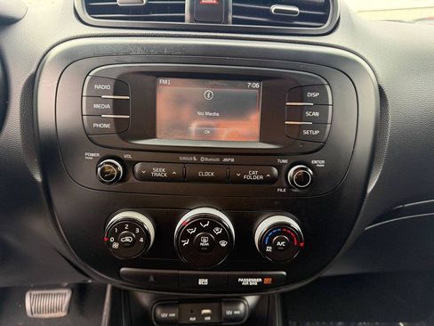 Used 2016 Kia Soul + FWD image 22