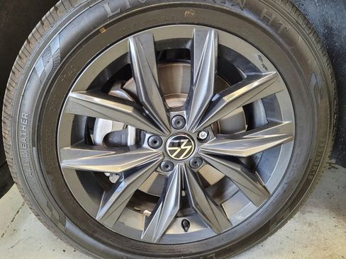 Used 2024 Volkswagen Tiguan SE FWD image 31