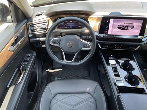 Used 2024 Volkswagen Atlas SE FWD image 3