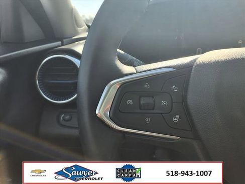 Used 2025 Chevrolet Trax LT w/ LT Convenience Package image 16