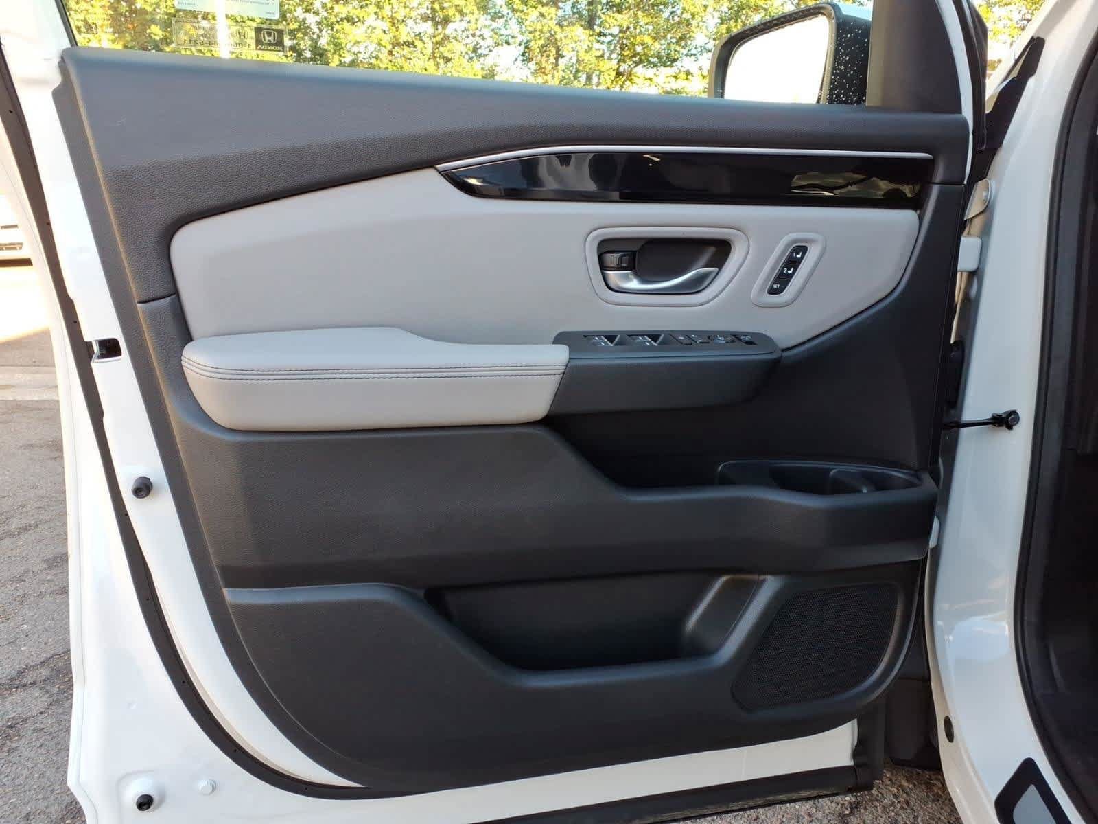 Used 2025 Honda Pilot EX-L image 14