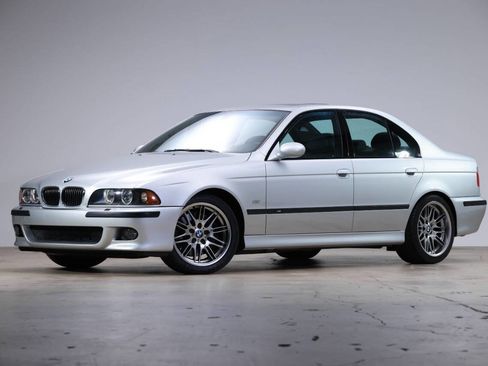 Used 2002 BMW M5 image 3