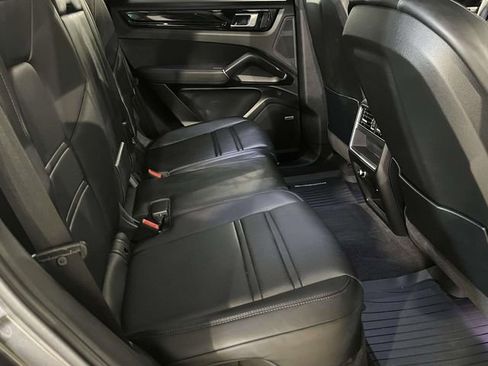 Used 2023 Porsche Cayenne image 23