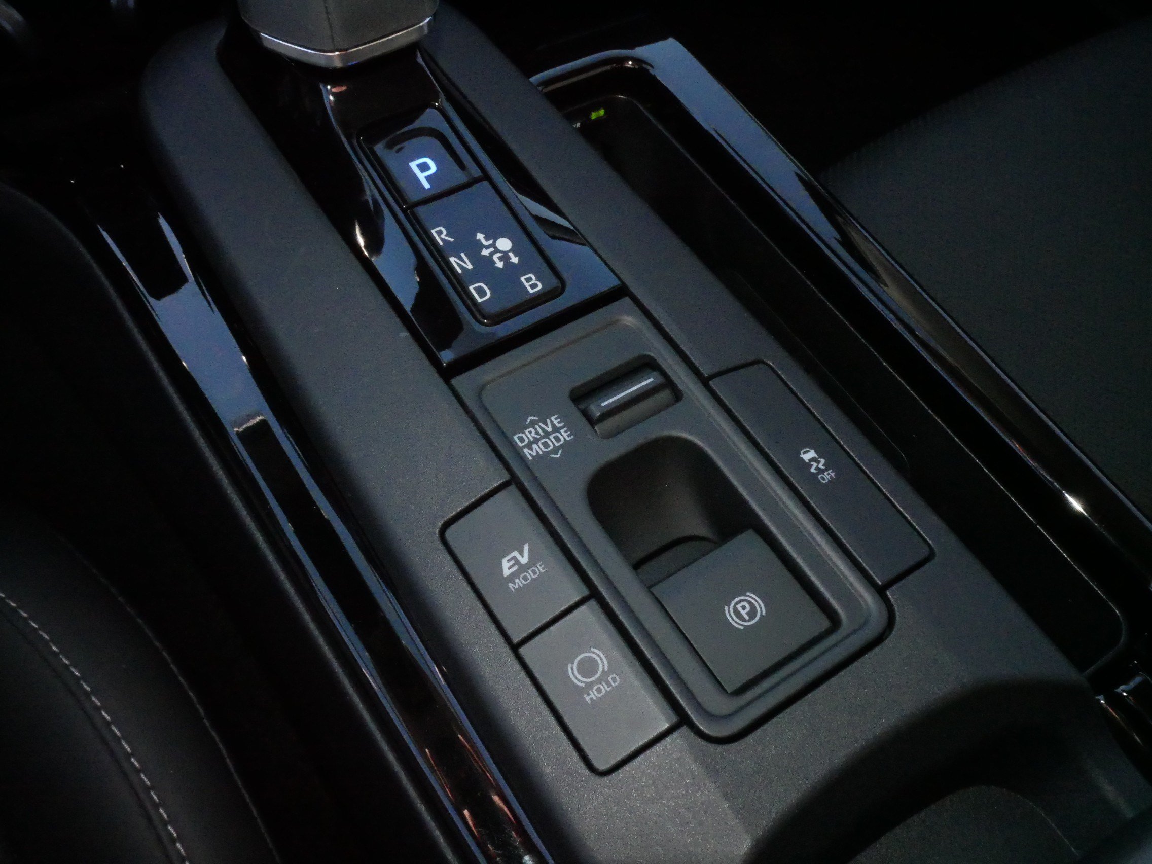 Used 2024 Toyota Prius XLE AWD/4WD image 25