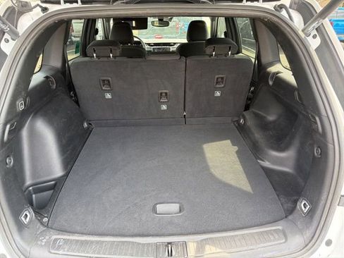 Used 2024 Jeep Grand Cherokee Laredo w/ Luxury Tech Group I image 14