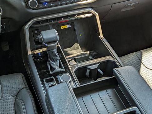 Used 2022 Toyota Tundra Limited AWD/4WD image 19
