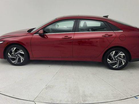 Used 2025 Hyundai Elantra SEL FWD image 4
