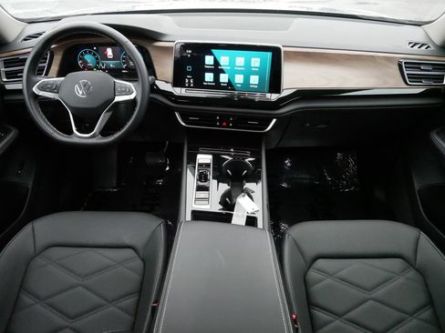 Certified 2025 Volkswagen Atlas SE image 10