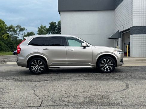 Used 2023 Volvo XC90 B5 Plus image 2