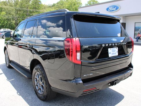 Used 2025 Ford Expedition Active AWD/4WD image 8