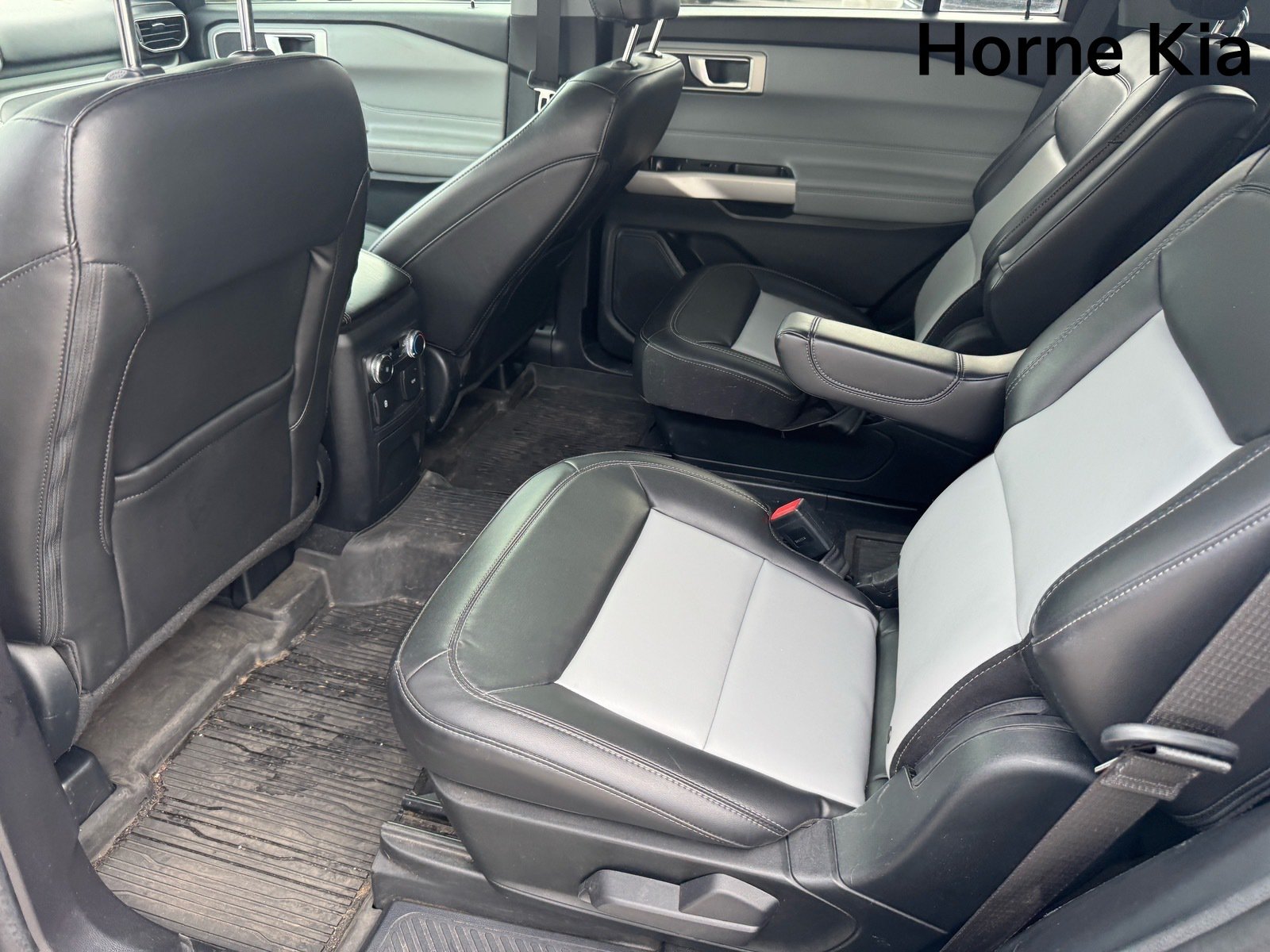 Used 2022 Ford Explorer XLT w/ Equipment Group 202A RWD image 12