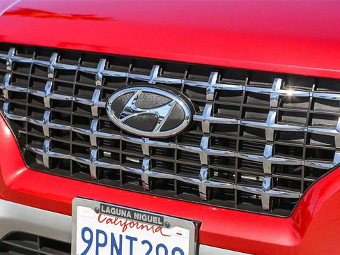 Certified 2024 Hyundai Venue SEL image 5