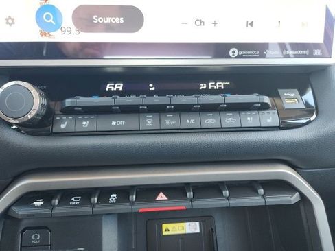 Used 2022 Toyota Tundra Limited image 27