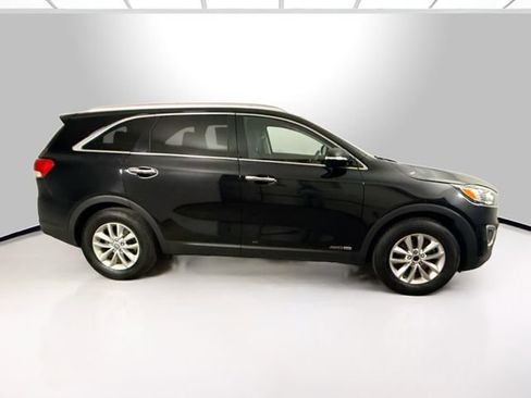 Used 2016 Kia Sorento LX image 12