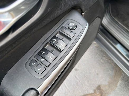 Used 2019 Jeep Cherokee Latitude Plus FWD image 22