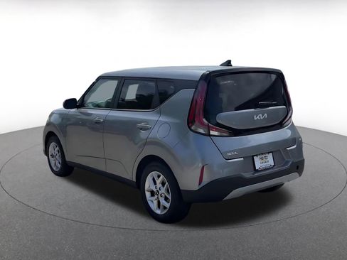 Used 2025 Kia Soul LX w/ LX Technology Package image 10
