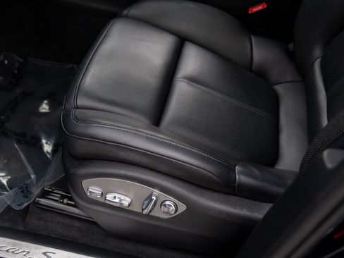 Certified 2022 Porsche Macan S image 17