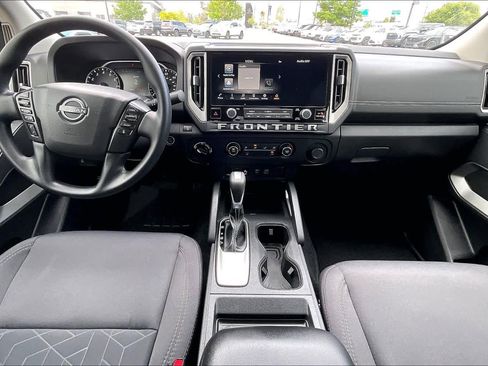 Used 2025 Nissan Frontier SV AWD/4WD image 14