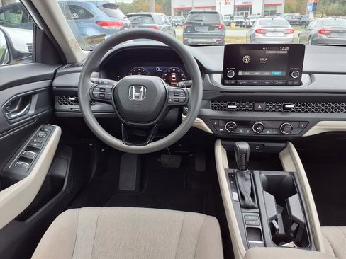 Used 2024 Honda Accord EX image 9