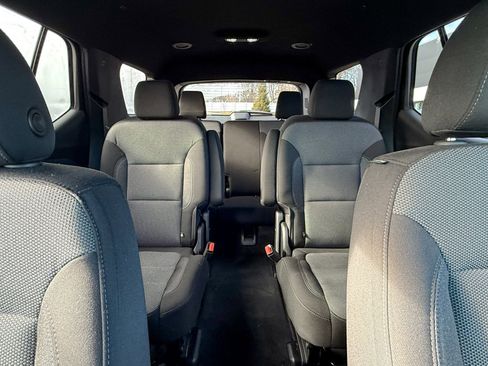 Used 2023 Chevrolet Traverse LT image 16