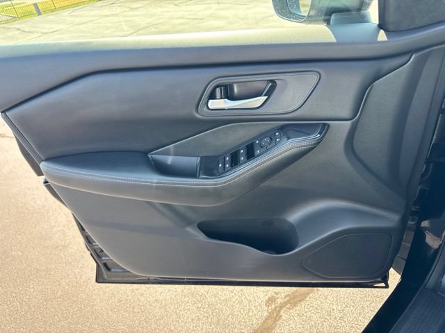 Used 2025 Nissan Rogue SV FWD image 17