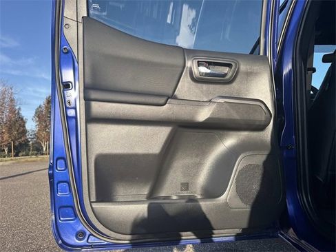 Used 2023 Toyota Tacoma TRD Sport image 12