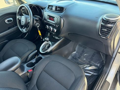 Used 2015 Kia Soul + image 13