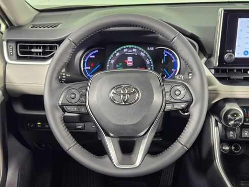 Used 2025 Toyota RAV4 XLE AWD/4WD image 27