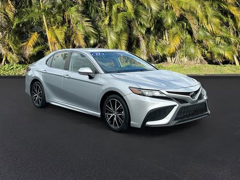Used 2023 Toyota Camry SE image 2