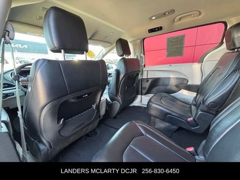 Used 2024 Chrysler Pacifica Touring-L image 19