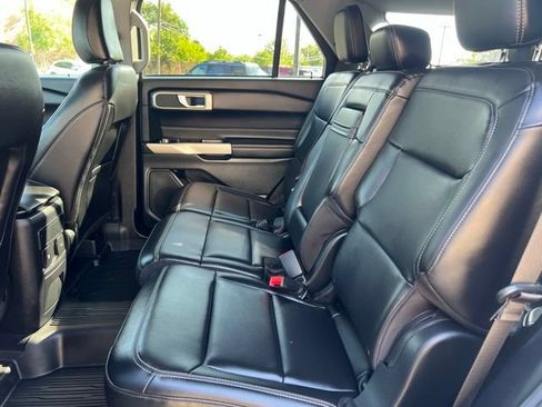 Used 2023 Ford Explorer XLT w/ Equipment Group 202A AWD/4WD image 19