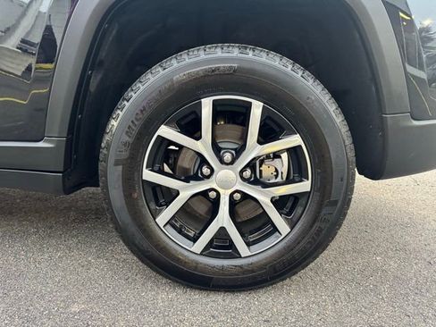 Certified 2025 Jeep Grand Cherokee Limited image 32